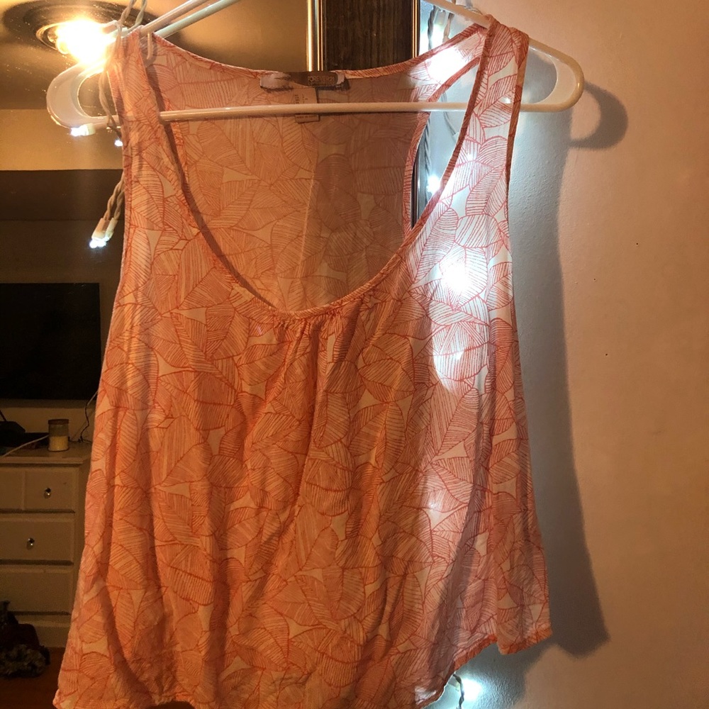 pink tank top